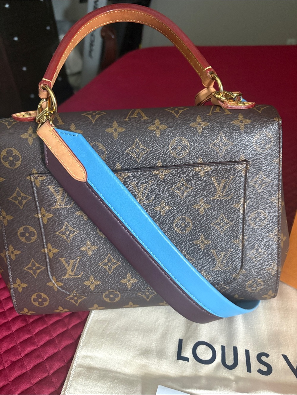 Louis Vuitton Cluny MM Monogram Canvas Messenger Bag with Blue Strap Accent - Picture 4 of 9
